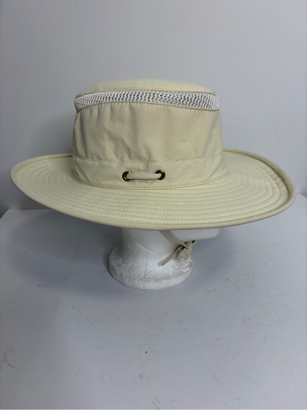 The Tilley Airflo Hat Mens 7 Cream Breathable Boonie Hat Made in Canada LTM6